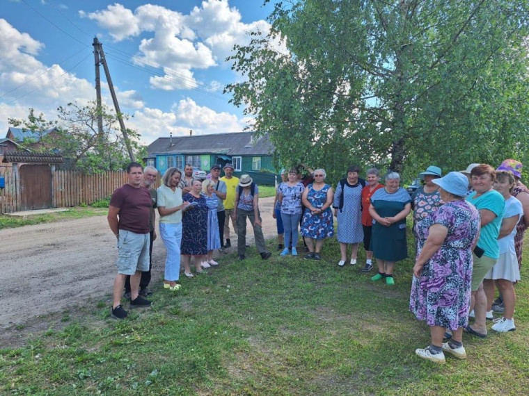 В летний период Администрацией Угловского городского поселения под руководством Главы Угловского городского поселения Ивановой Юлии Анатольевны были проведены сходы граждан по 40 деревням Угловского городского поселения.. В летний период Администрацией Угловского городского поселения под руководством Главы Угловского городского поселения Ивановой Юлии Анатольевны были проведены сходы граждан по 40 деревням Угловского городского поселения..